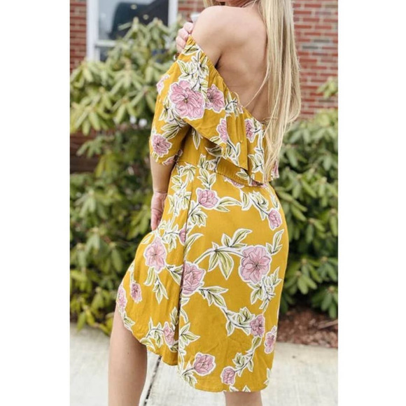 Cupcakes and Cashmere Off the Shoulder Halter Dress Womens Size Small Yellow - Picture 7 of 8